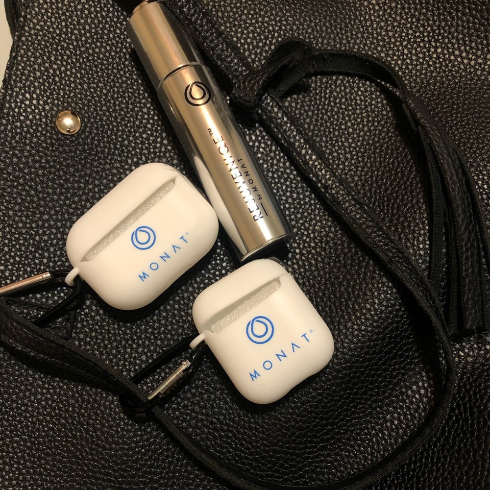 Case for airpods model Pro and 1/2 logo monat